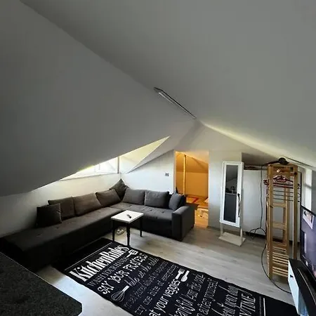 Kirevi 2- Airport Apartment *