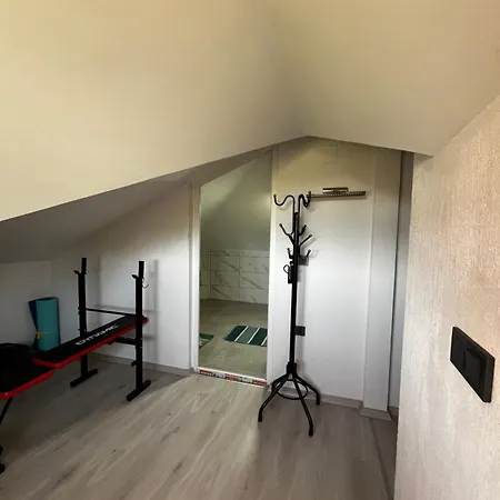 Kirevi 2- Airport Apartment *