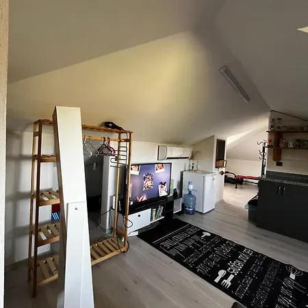 Kirevi 2- Airport Apartment *
